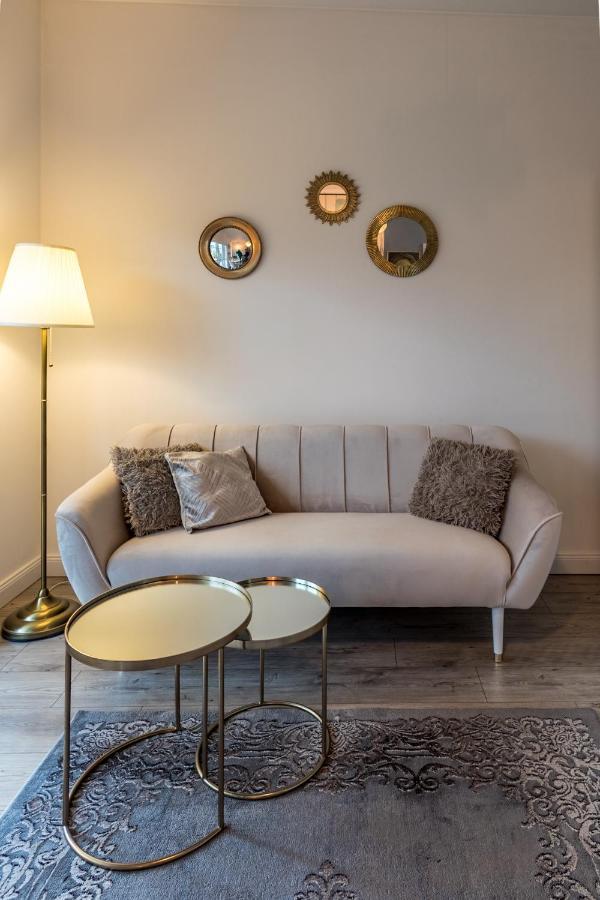 Good Apartments: Kierbedzia 6 with Free Parking and Garden Terrace Warsaw Exterior photo