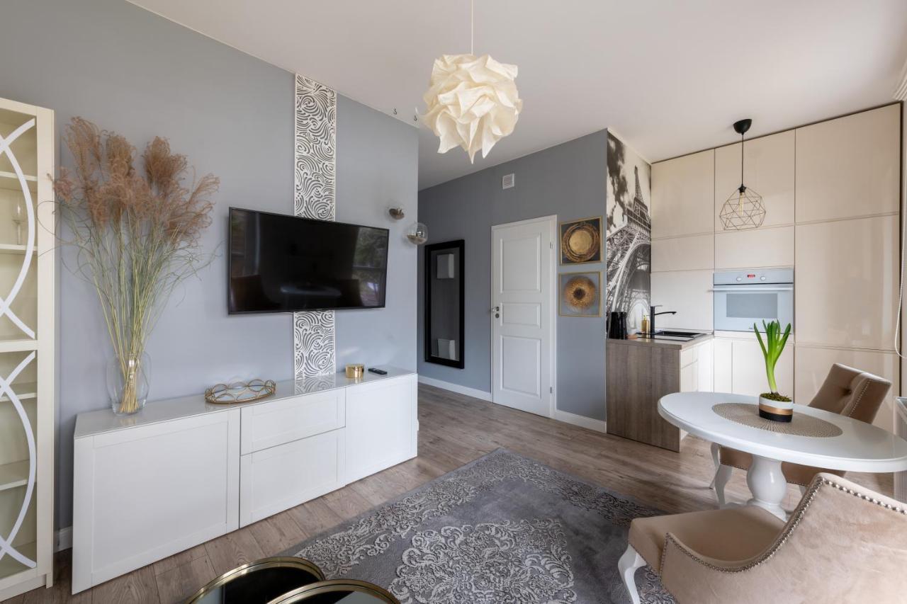 Good Apartments: Kierbedzia 6 with Free Parking and Garden Terrace Warsaw Exterior photo